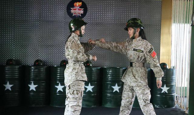 中国女兵vs外国女兵格斗