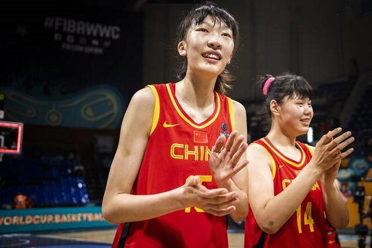 中国女篮vs湖人