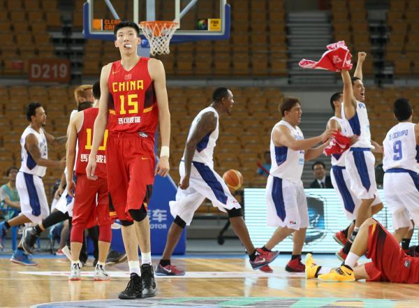 中国男篮vs湖人队