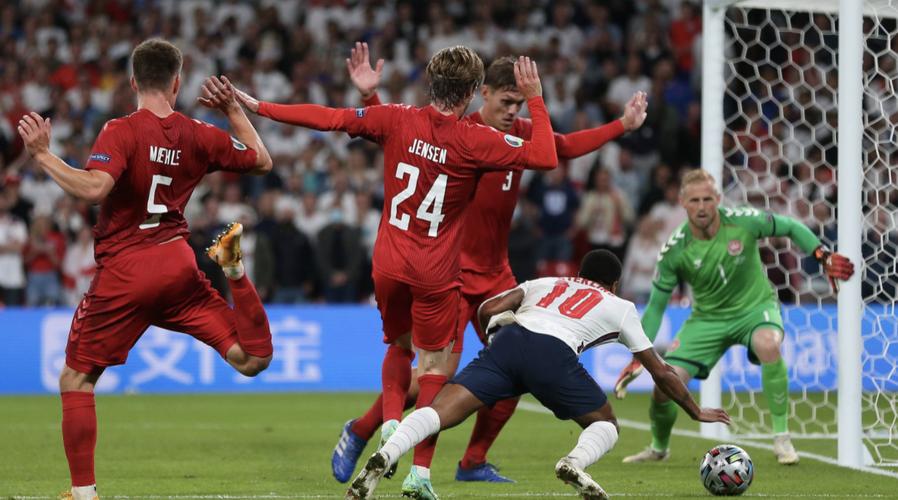 英格兰vs丹麦2-1 进球