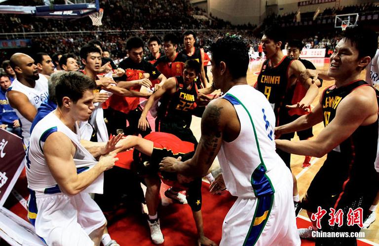 2010中国男篮vs巴西打架全场回放