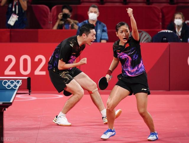 中国乒乓球男队vs女队双打的相关图片