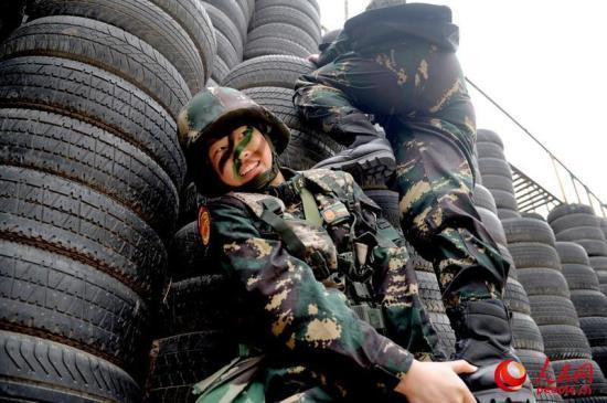 中国女兵vs外国女兵格斗的相关图片
