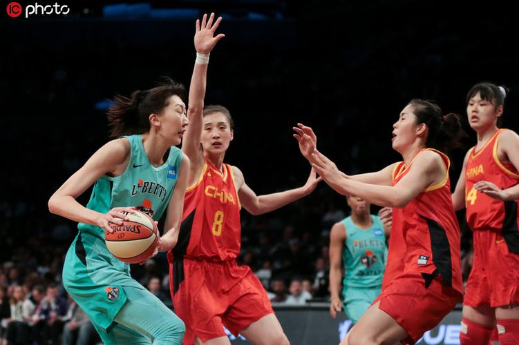 中国女篮vs内线男篮的相关图片