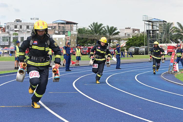 中国消防员vs日本消防员运动会的相关图片