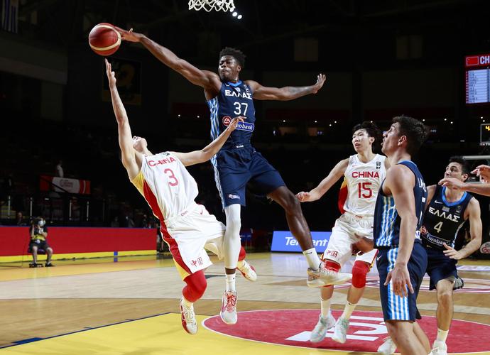 中国男篮vs希腊比赛的相关图片