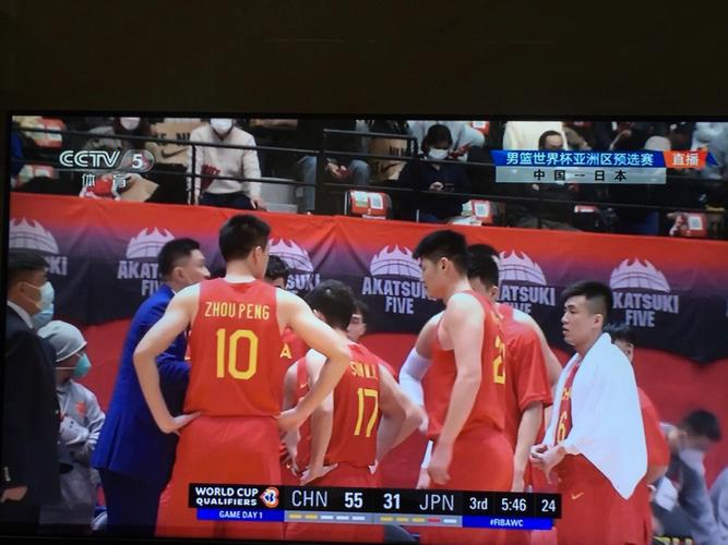中国男篮vs日本男篮对唱的相关图片