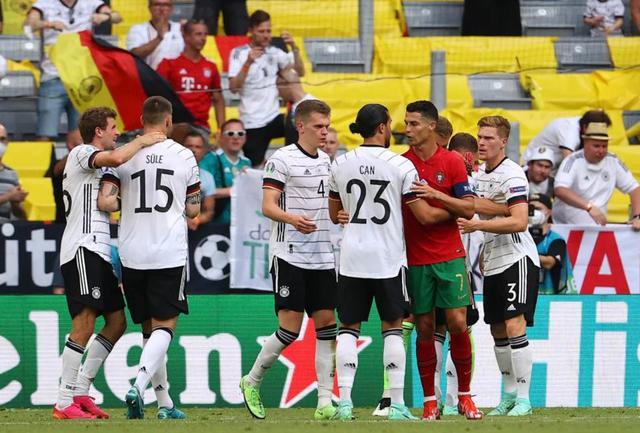 德国队vs葡萄牙队两个乌龙的相关图片