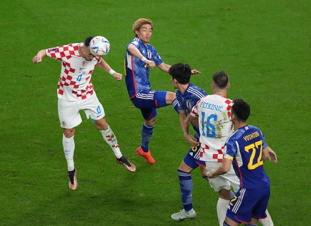 日本vs克罗地亚开球打完没的相关图片
