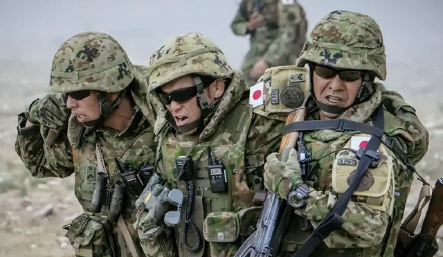 日本现代军队vs中国现代军队的相关图片
