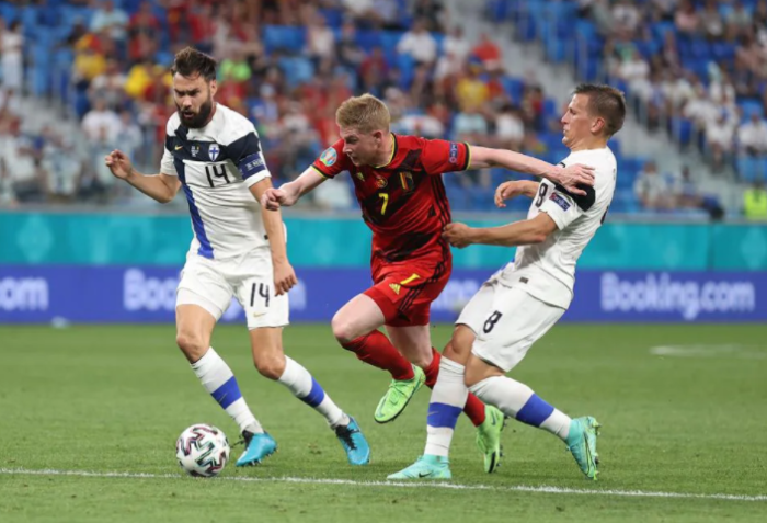 比利时vs芬兰开打的相关图片