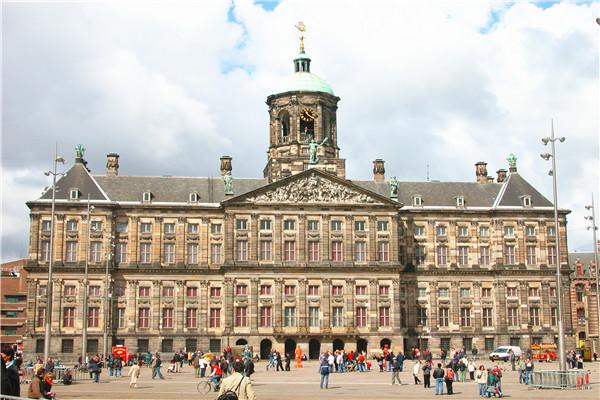 比利时王宫vs荷兰王宫的相关图片