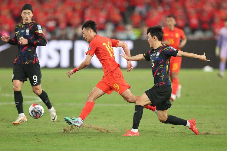 男足中国vs韩国全场比赛的相关图片