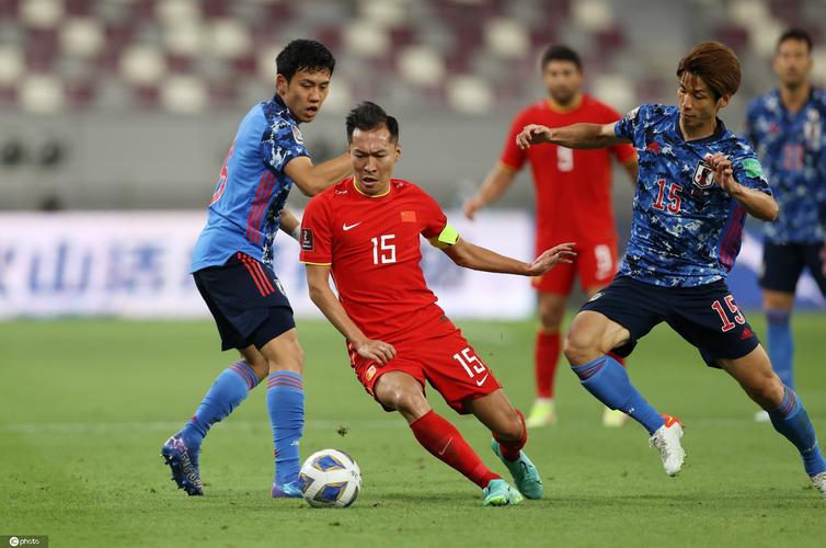 足球中国vs日本在武汉的相关图片