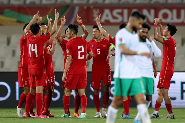 足球沙特vs中国照片的相关图片